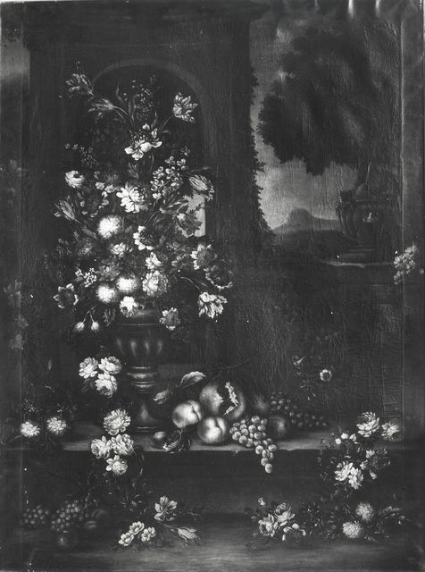 Foto Internazionale — Autore non indicato - sec. XVII/ XVIII - Natura morta con vaso di fiori e frutta in un giardino — insieme